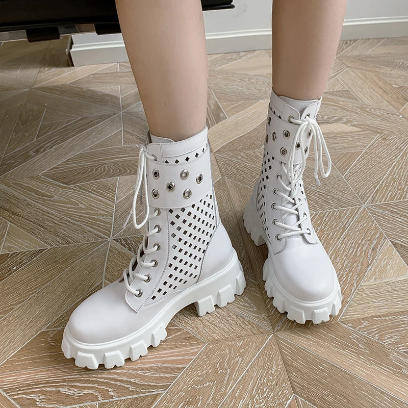 

VERCONAS Martin Boots Women Ankle Boots Genuine Leather Fashion Cool Fretwork Rivets Casual Lace-Up Zipper Platforms Boots Woman