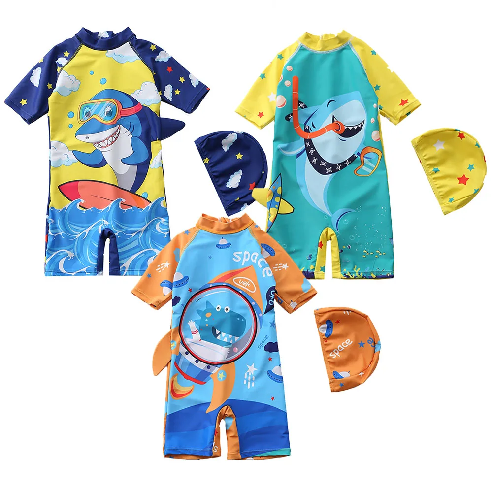 

Купальный костюм для мальчиков, комплект с рисунком динозавра из мультфильма купальник короткий рукав и акулы шорты с капюшоном из 3 предме...