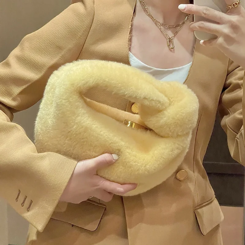 

Женская сумка Новинка Осень-зима 2021 меховая сумка ярких цветов с узелком из рога и шерсти флисовая мягкая клейкая Портативная сумка в форме ...