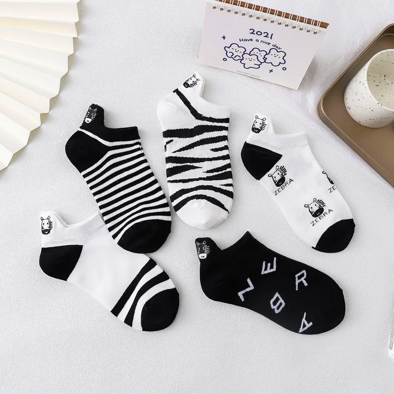 

1Pair Women Socks Spot Stripes Cotton Invisible Socks Causal Black White Female Low Cut Slippers Silicone Harajuku Short Socks