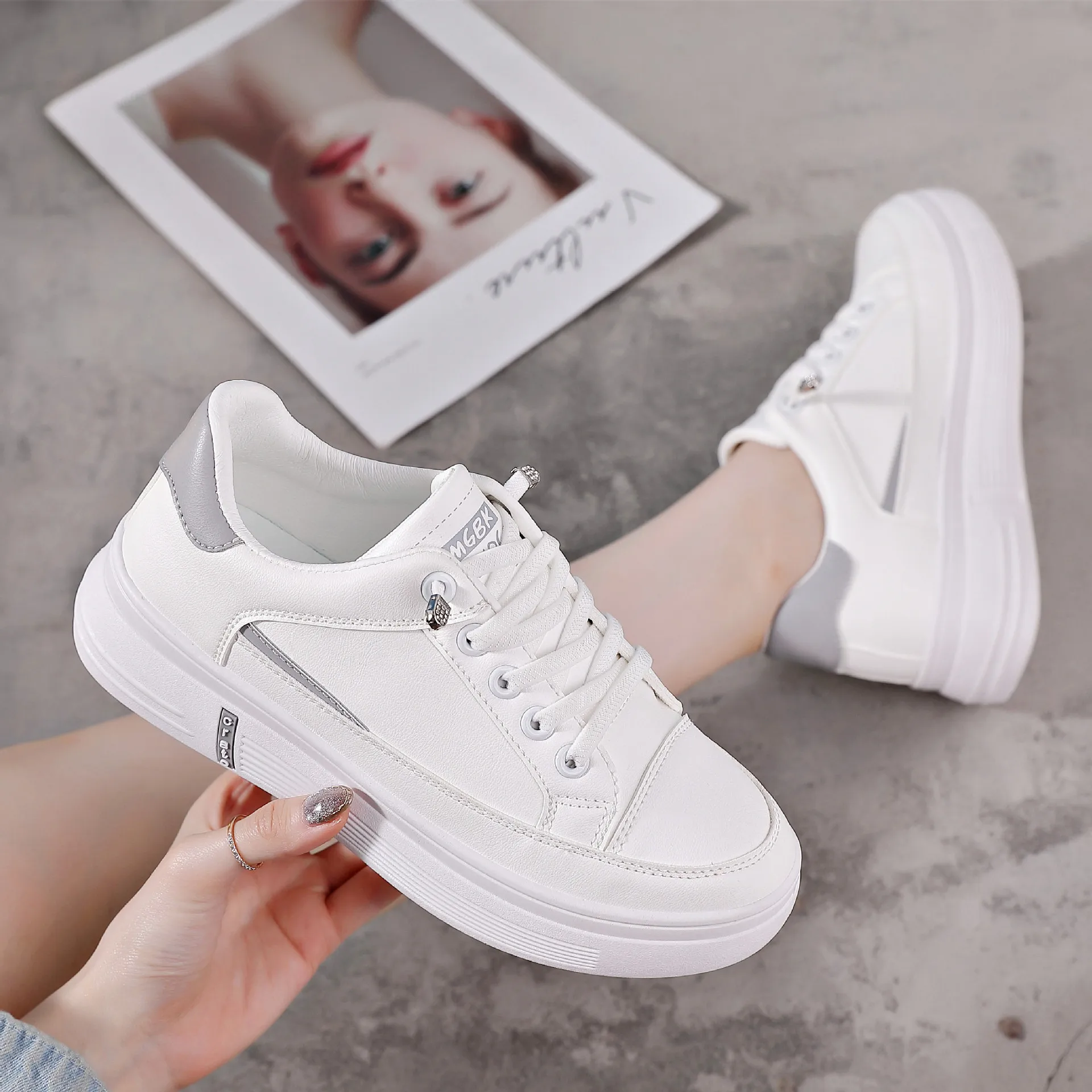Paragraphs 2021 tide increased web celebrity shoes with pure color light platform ins lazy white shoe