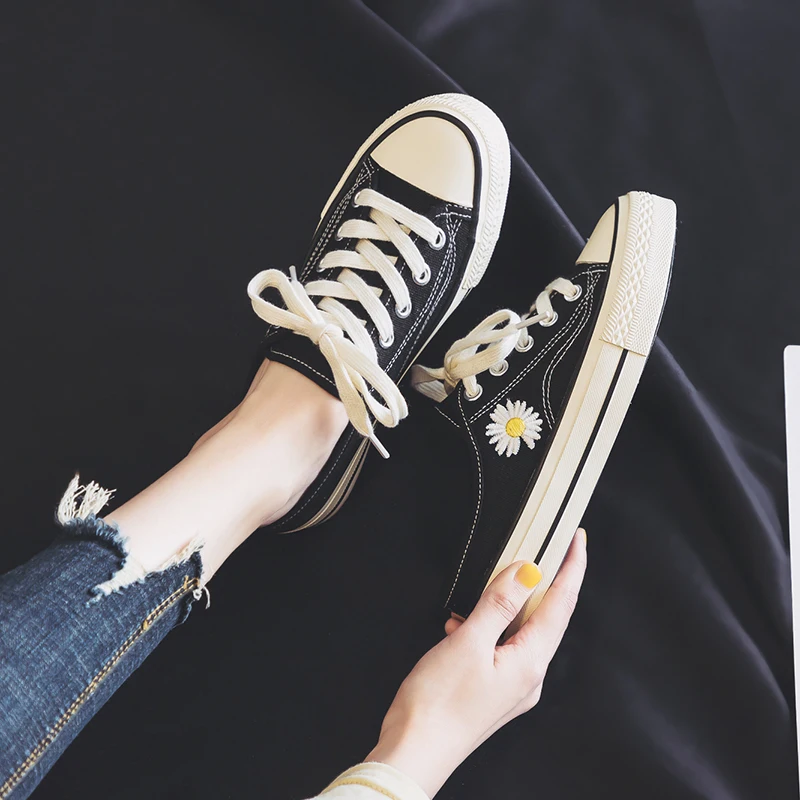 

2021 summer new small daisy half drag small white shoes women's heel less canvas shoes Korean fashion casual shoes