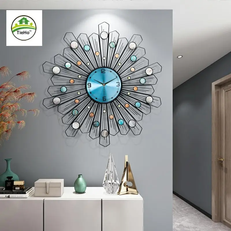 

Nordic Metal Fashion Wall Clock with Shell Decor For Living Room Dining Room Wall Decoration Mute Clocks Watches