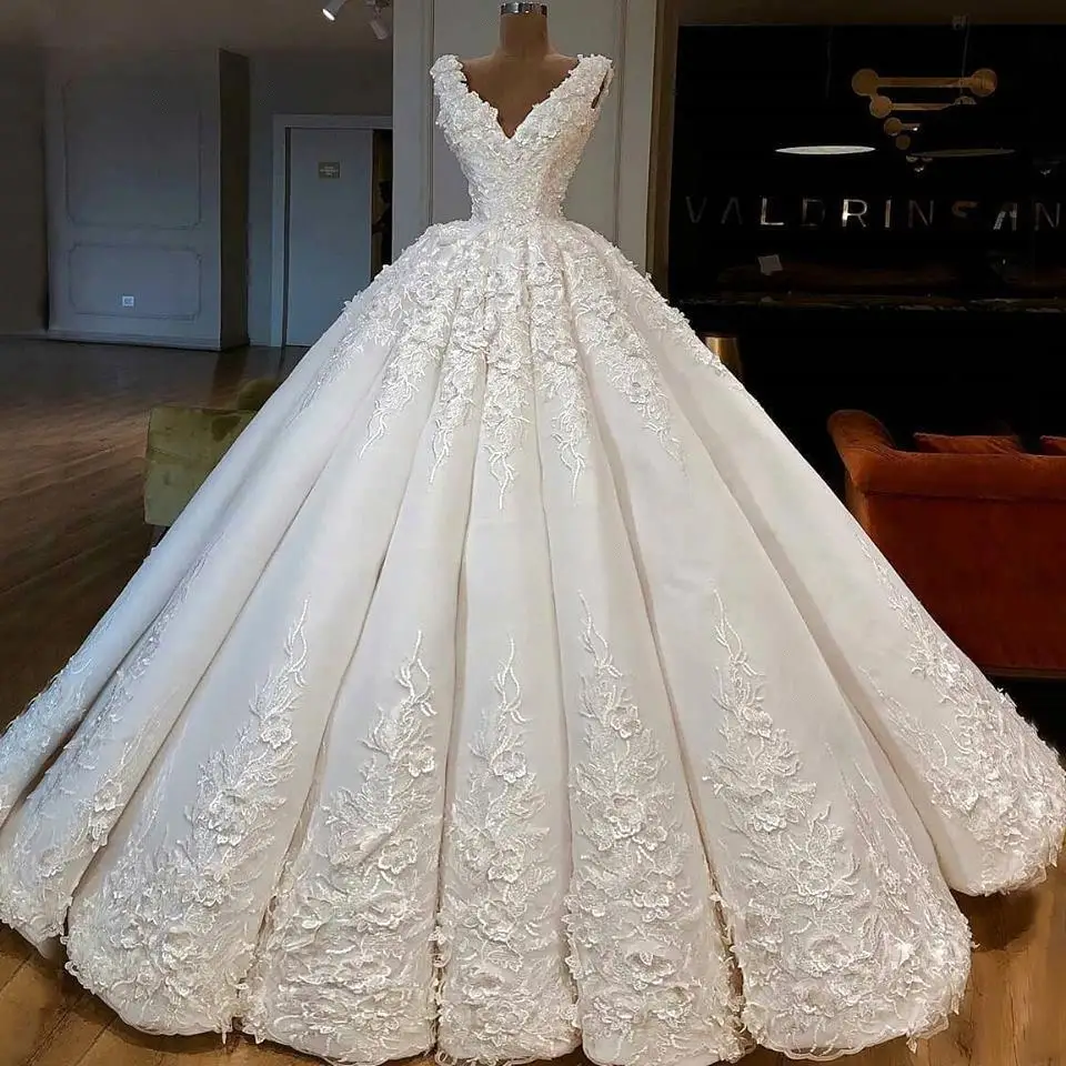 New Arrival Embroidery Wedding Dresses 2020 V Neck Ball Gown With Beaded Appliques Church Castle Wedding Gowns Bridal Gowns