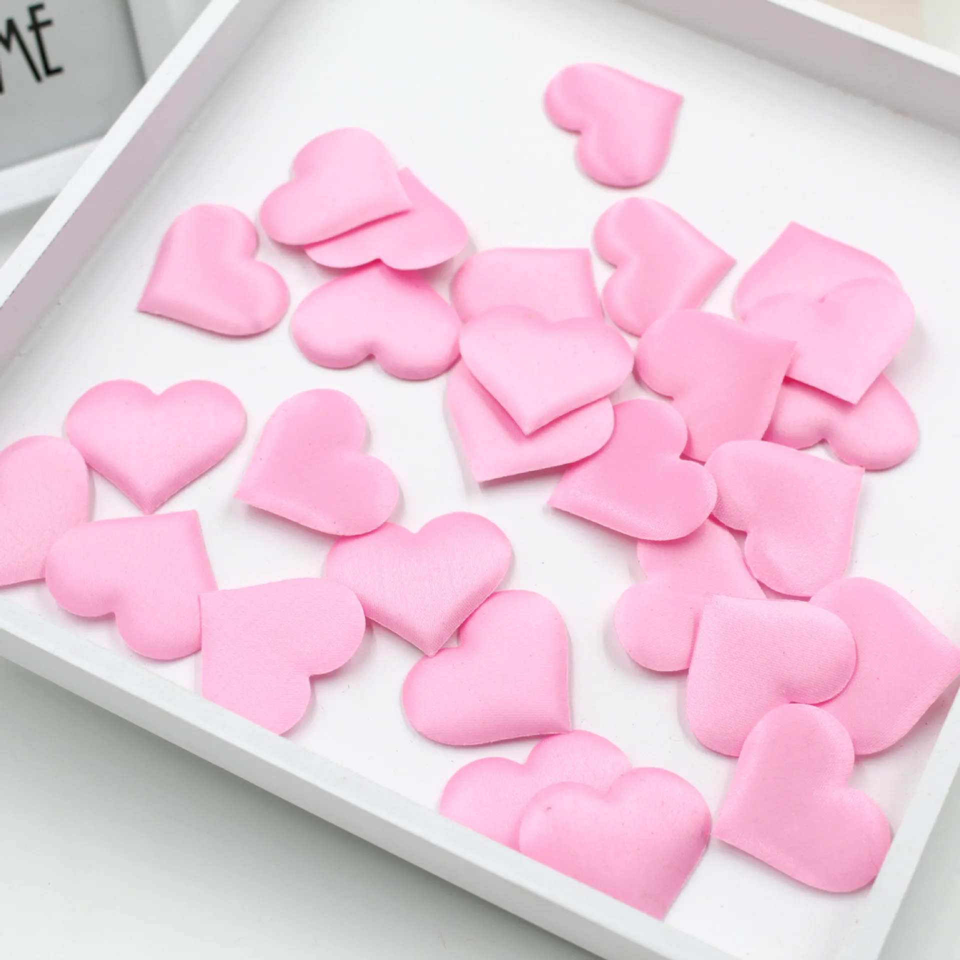 Pink 100 шт 3,5 см DIY сердце свадебные украшения из лепестков Атлас в форме сердца тканевый искусственный цветок лепестки Свадебные украшения - Цвет: Pink