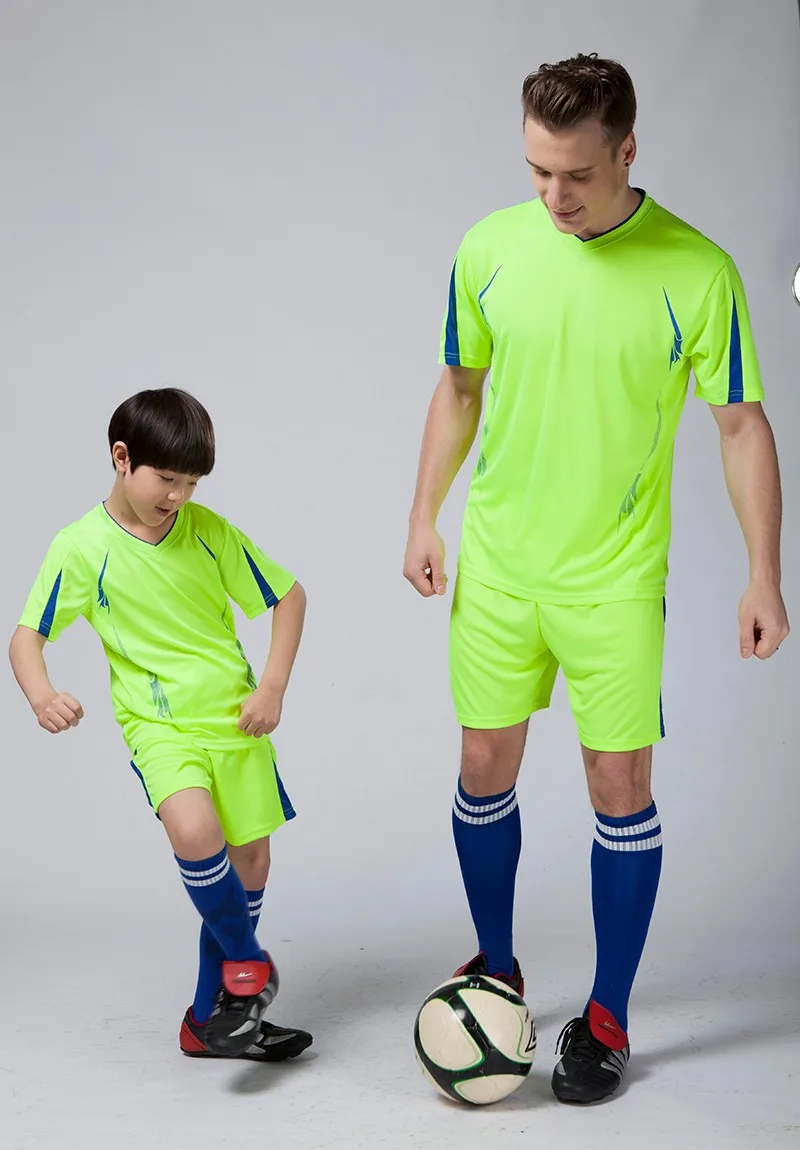 Kids Football Uniforms Kits Sports Soccer Jerseys+Pants Suit Short Sleeve Blank Training Suit Set for Children Boys - Цвет: Green