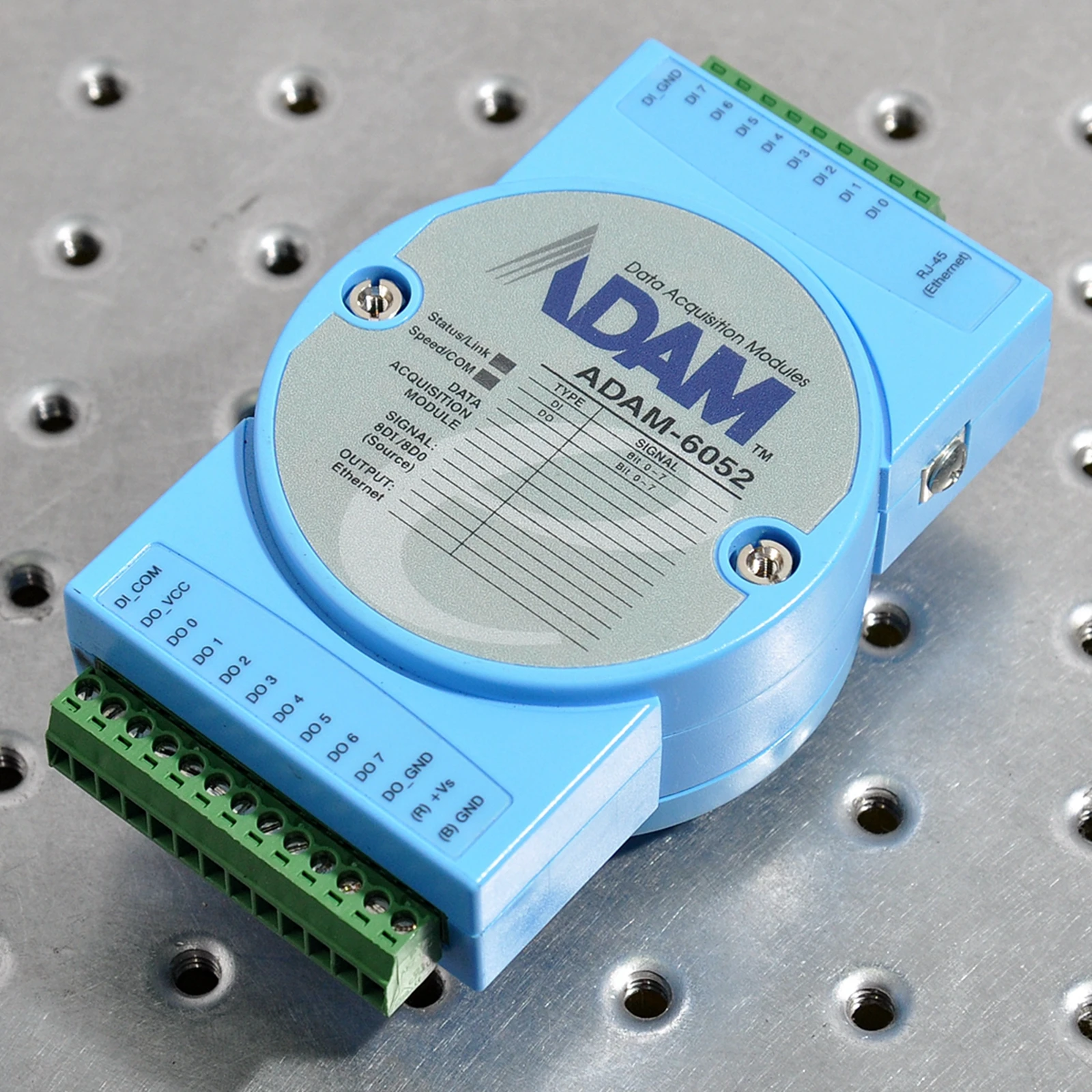 

ADAM-6052 16-channel self-sourced digital input/output module