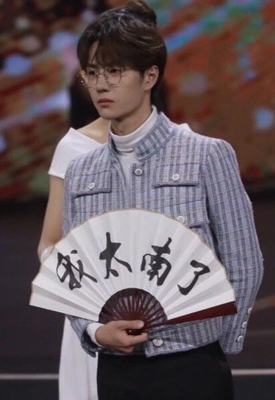 Награды Ван ибо с автографом веера Weibo 10 дюймов 082020 | Дом и сад