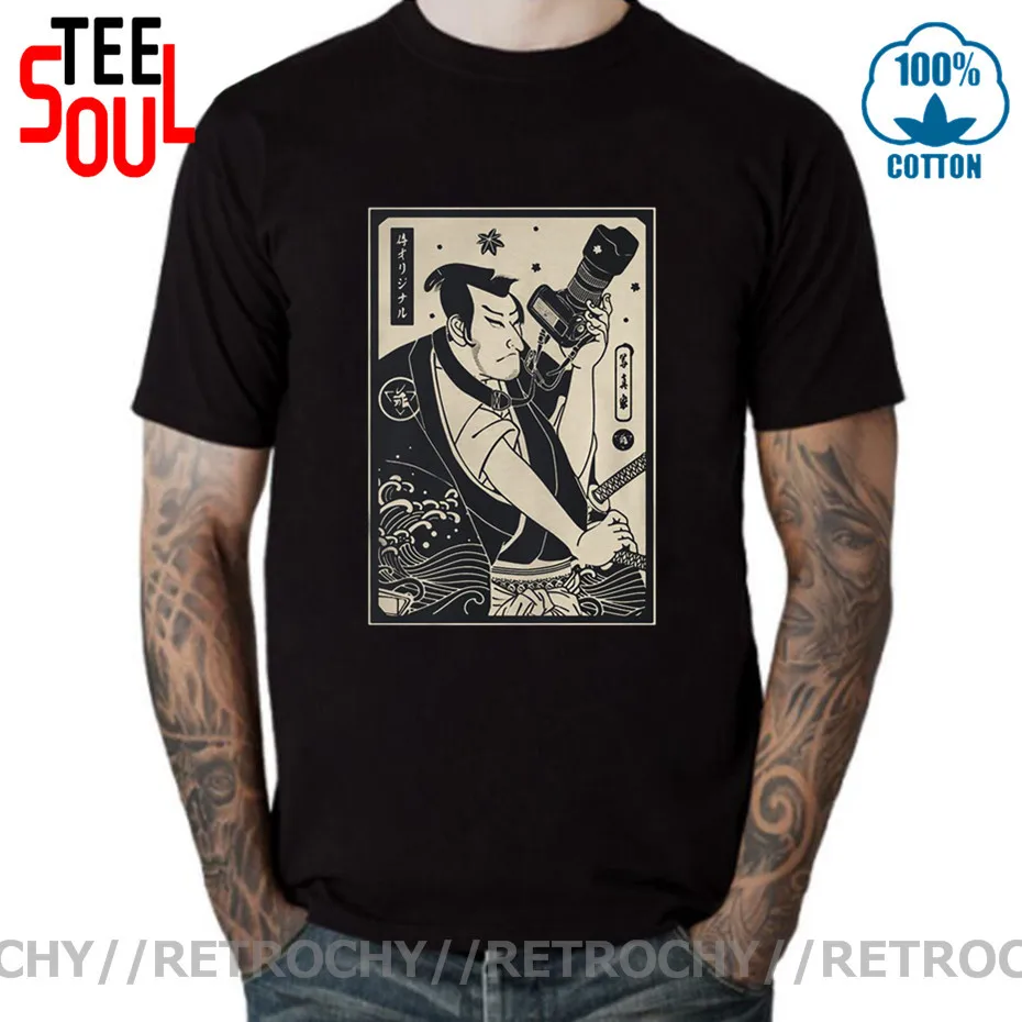 Брендовая одежда Retrochy черная белая футболка фотографа самурая комикс камеры