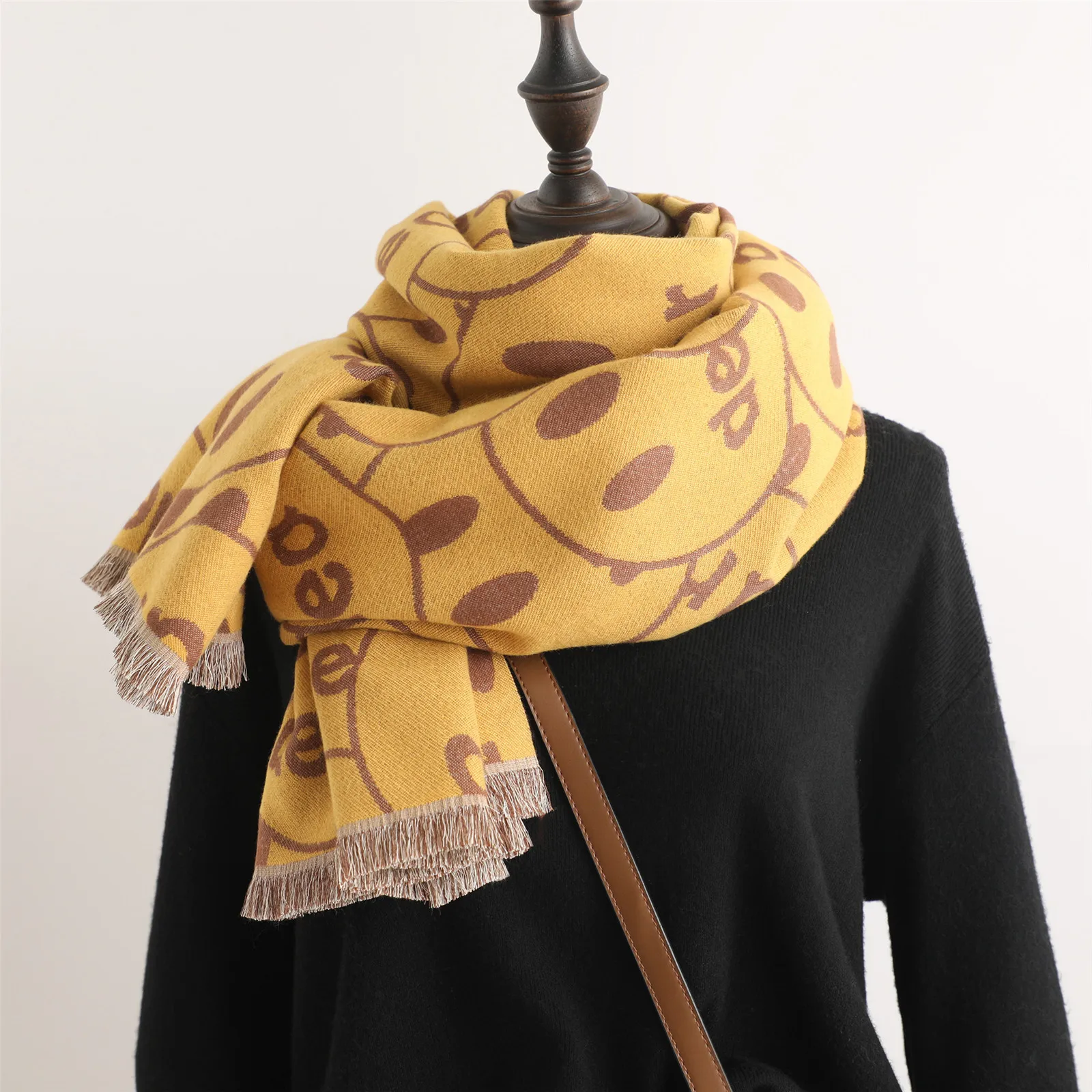 

2021 Korean winter new cute smiling face letter women's scarf double-sided imitation cashmere thickened warmth with large shawl