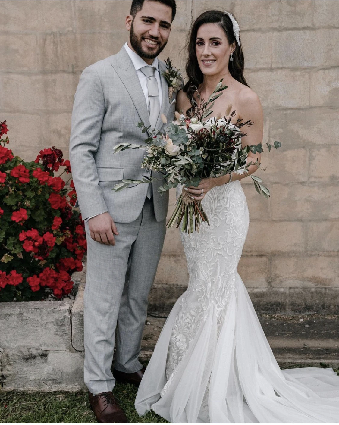 

Wedding Dress Mermaid Sweetheart Lace Appliques Beads Backless Button Floor Length Sweep Train Bridal Gowns Custom Made 2021