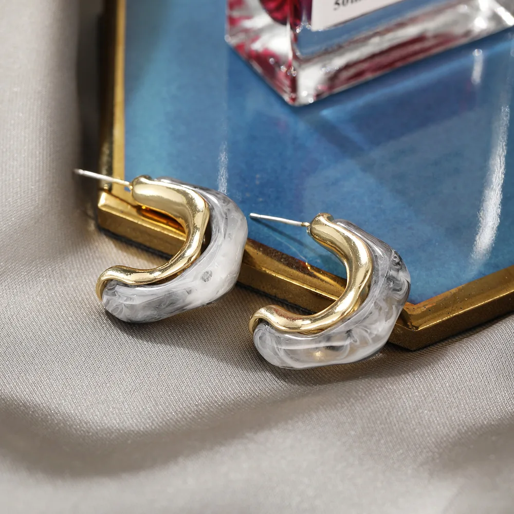 

New Korea Women Ladies Vintage Transparent Resin Geometric Irregular C-shaped Stud Earrings for Woman Girl Vacation OL Earrings