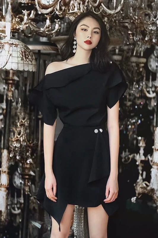 

Women Elegant Off Shoulder Tops + Pearls Draped Skirt Outfits 2019 Summer Office Lady Short Sleeve Black Ruffles Skirt And Top