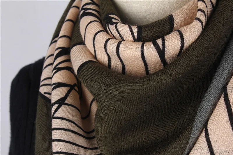 

Women's 100% Wool Floral Square Big Scarf Shawl Wrap Kerchief 104x104cm 41"x41" HS005