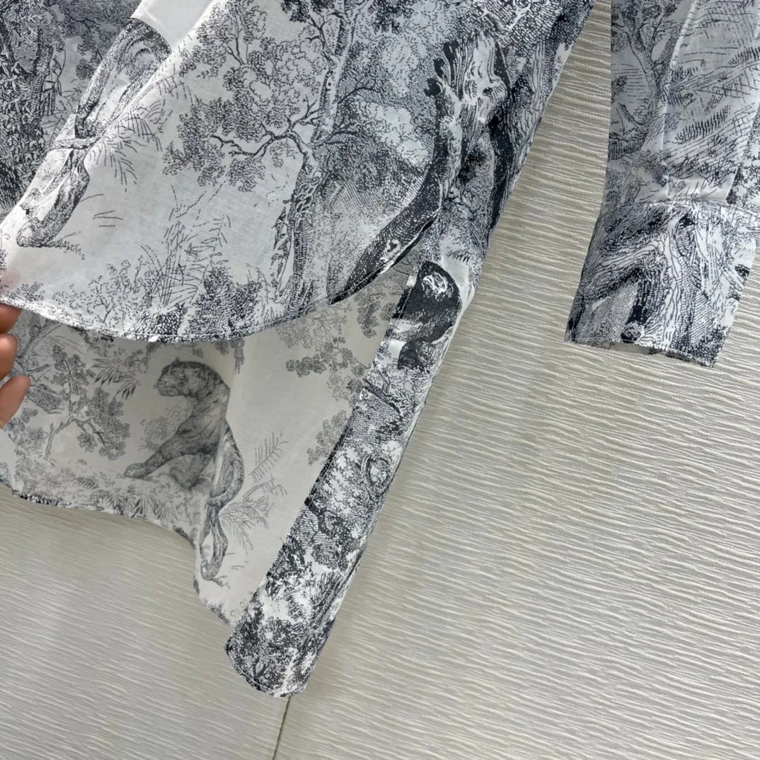 

2021 new women fashion long-sleeved sexy stand-up collar front short back long animal print shirt 0419