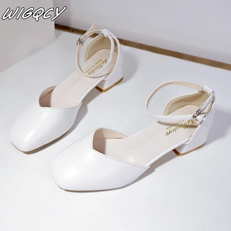 2020 г. Летние женские пикантные однотонные туфли на высоком квадратном каблуке с