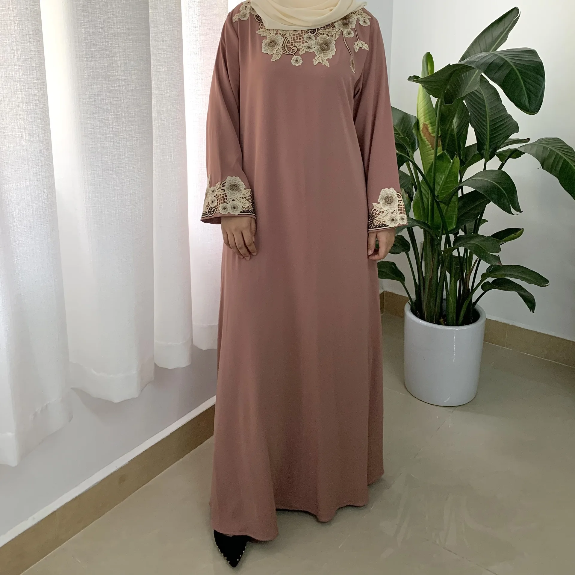 

Ramadan Eid Djellaba Abaya Dubai Stain Silky Muslim Dress Abaya Dubai Turkey Embroidery Flowers Muslim Islam Abayas WY628