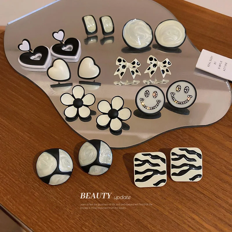 

New Design Fower Love Simple Black And White Plaid Drip Earrings Elegant Women's Wedding Hundred Matching Jewelry