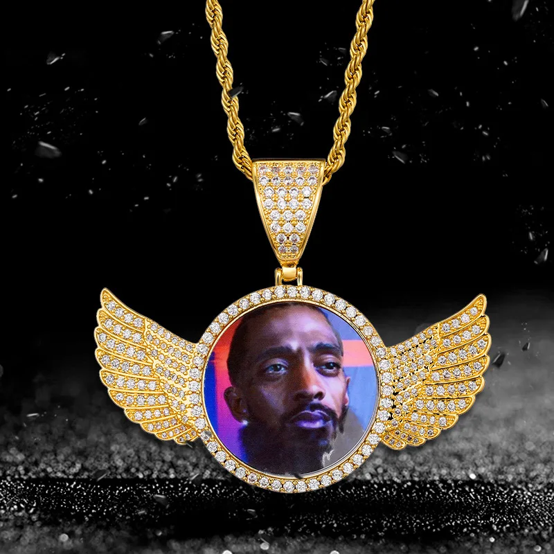 

Custom Photo Necklace with Angel Wings Customized Circle Medallions Pendant Necklace Cubic Zircon Hip Hop Jewelry Gift