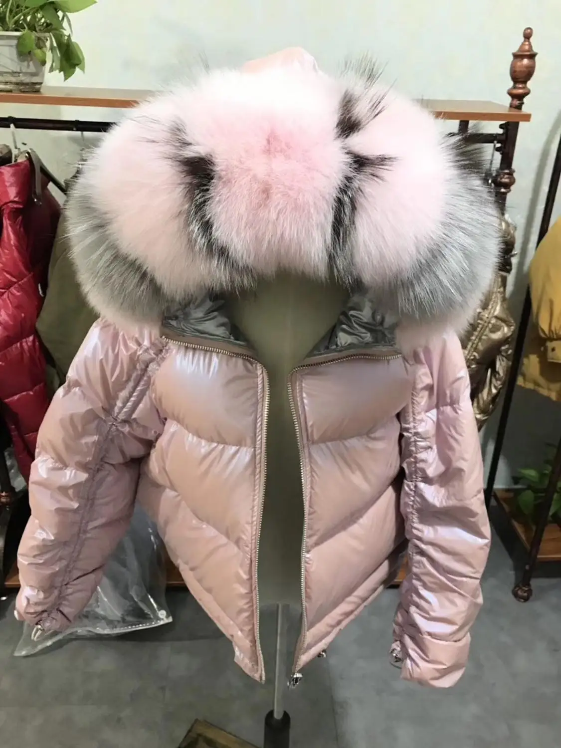Зимняя куртка женская пуховая с натуральным лисьим меховым воротником свободное