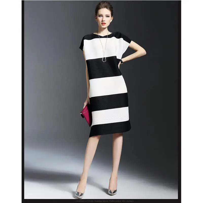

2021 new High-End Casual Striped Pleated Dress for Women 2021 Spring and Summer New Waist Slimming Mid-Length A- line Dress