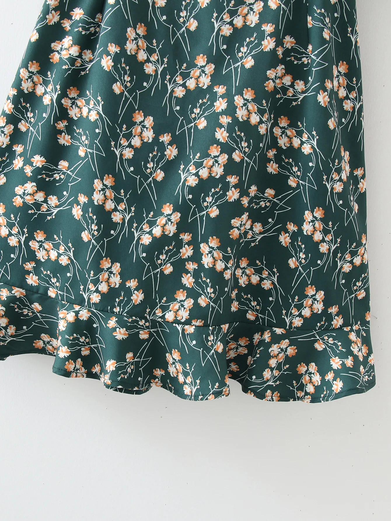 

Jastie Women Summer Dress 2021 Floral Print V-Neck Ruffled Sleeve Bow Lace-Up Mini Dress Bohemian Beach Holiday Party Sexy Dress