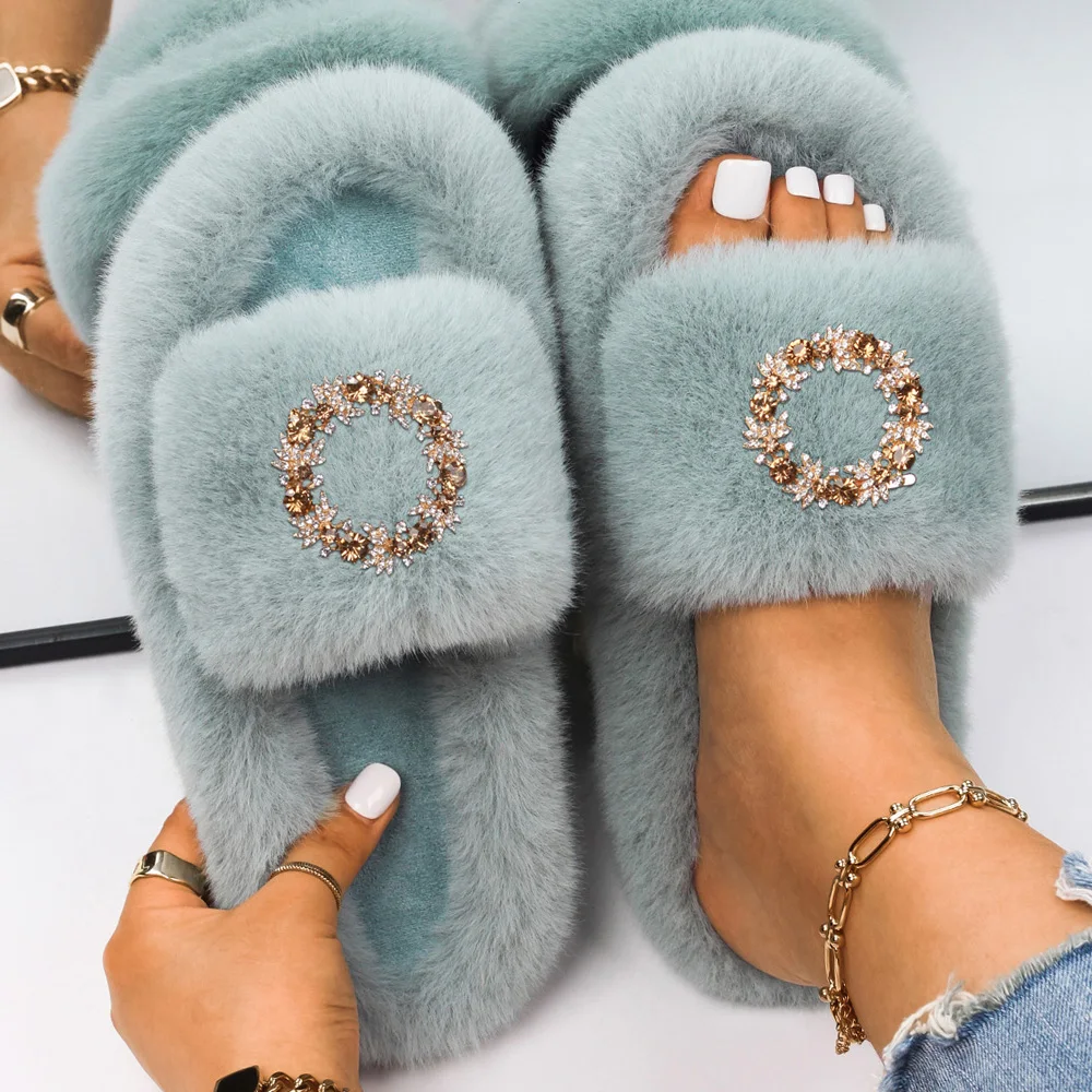 Furry Faux Fur Slippers Women's Crystal Rhinestone Wreath Indoor Fur Slides Winter Warm Flip Flops Sandals Custom Luxury Shoes