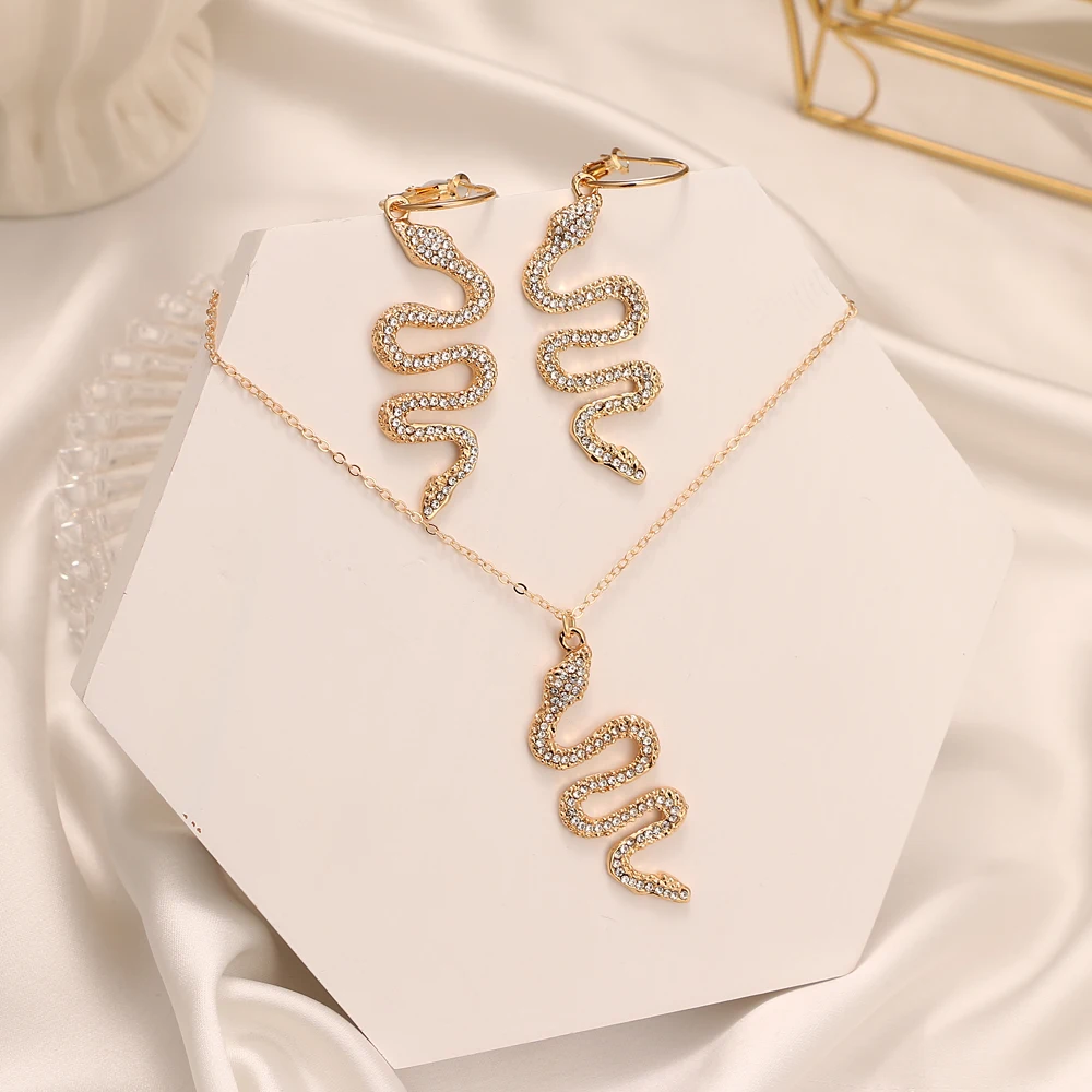 

EN 2021 Cute Gold Snake Alloy Pendant Necklace & Earrings Set for Women Jewelry Charming Dangle Earring Birthday Jewelry Gift