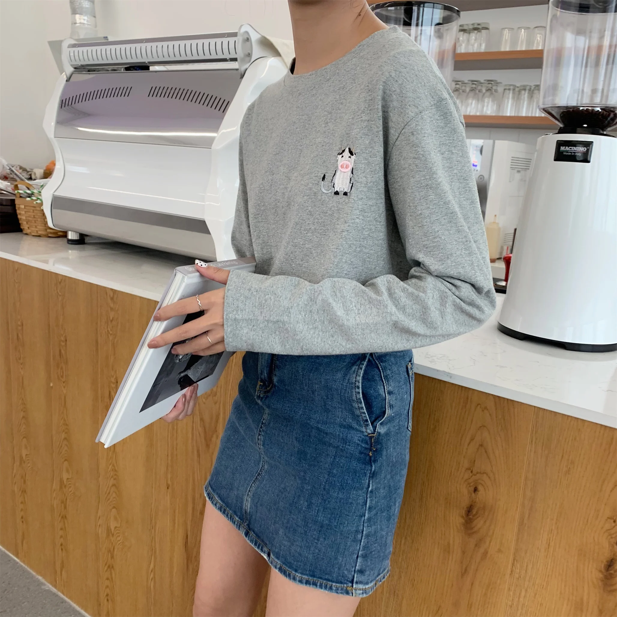 С рисунком из мультфильма, с нашивками в виде животных Женская Футболка harajuku Kawaii забавная Базовая хлопковая футболка на осень в Корейском стиле Chic свободные с длинным рукавом Femme