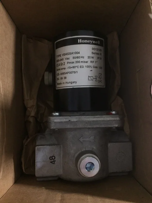 

Brand new original genuine American gas solenoid valve VE4025A1004