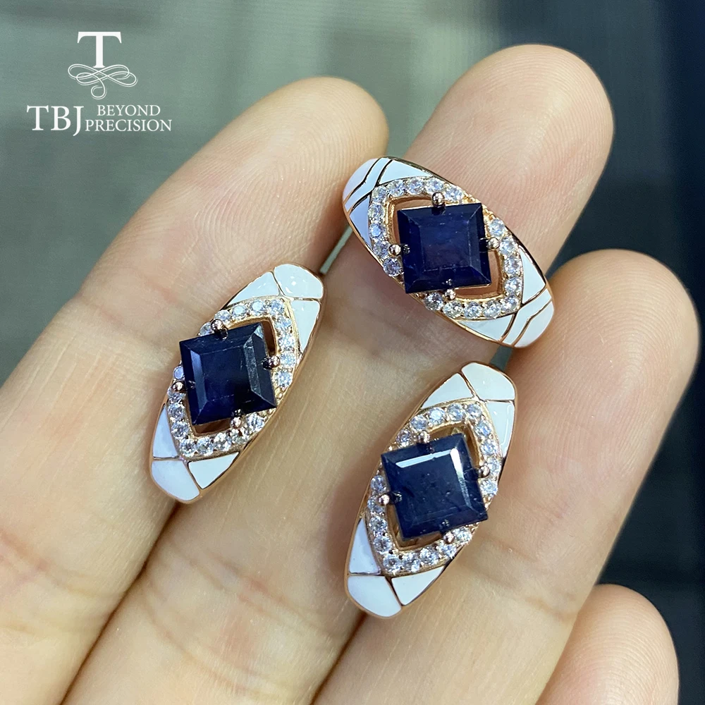 Набор украшений из кольца и сережек с натуральным сапфиром в классическом стиле