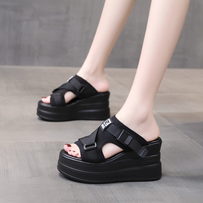 Женские пляжные шлепанцы на танкетке 9 см сандалии с пряжкой обувь платформе