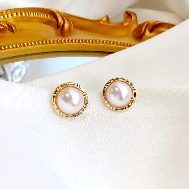 

Trendy Baroque Pearl Earrings for Women Accessories Korean Fashion Jewelry S925 Needle Stud Anniversary Weddings Party Fine Gift