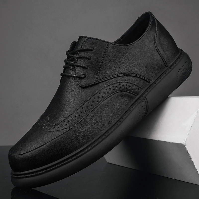 

Повседневные туфли из микрофибры в британском стиле, модельные броги на плоской подошве, мужские кожаные туфли, деловые мужские лоферы на ш...