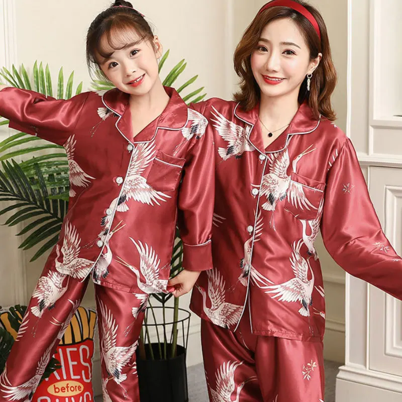 Модные одинаковые комплекты для семьи шелковые Детские пижамы с длинными