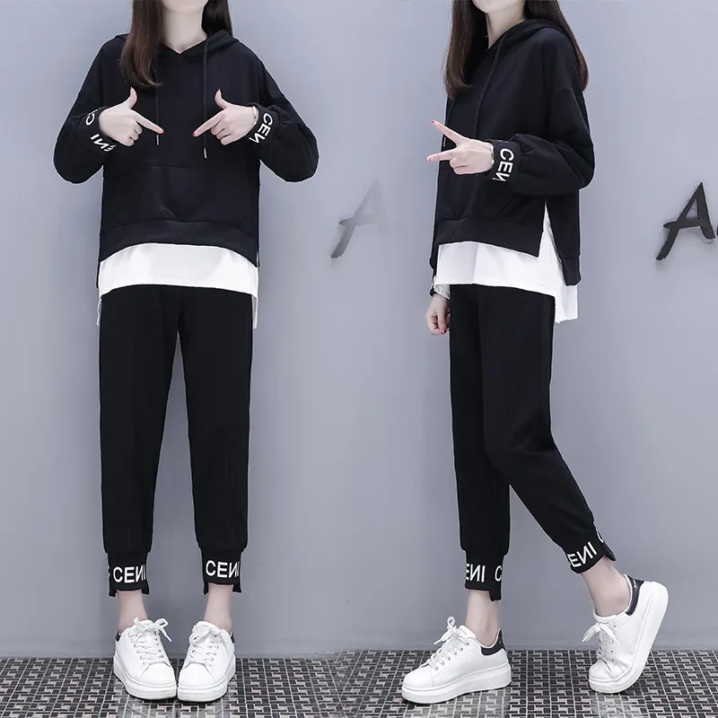 

Hoodies & Sweatshirts