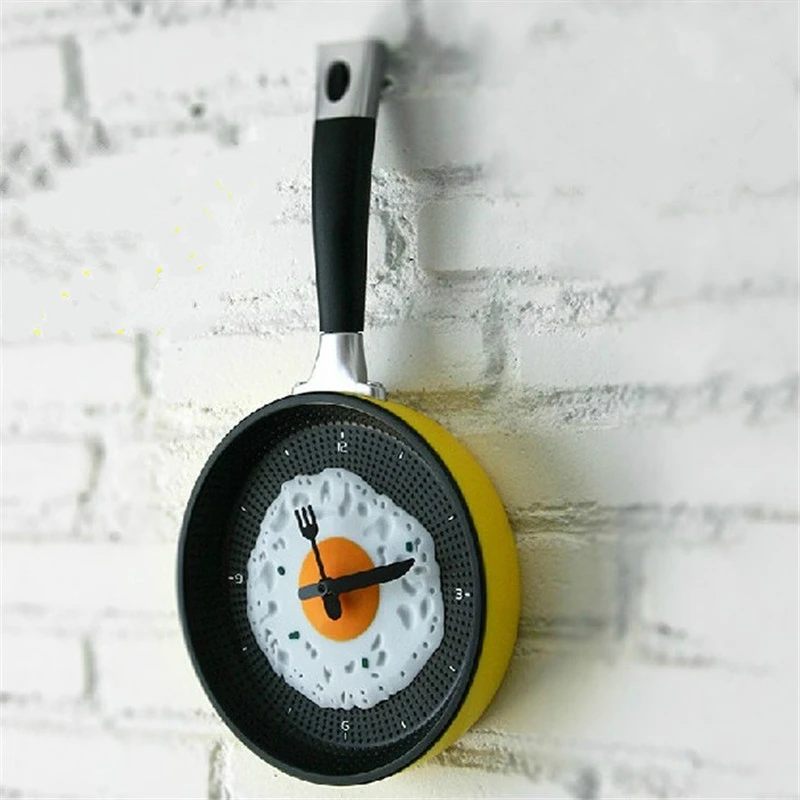 

2021 new tableware design creative frying pan modeling kitchen clock creative modern home decoration hanging table