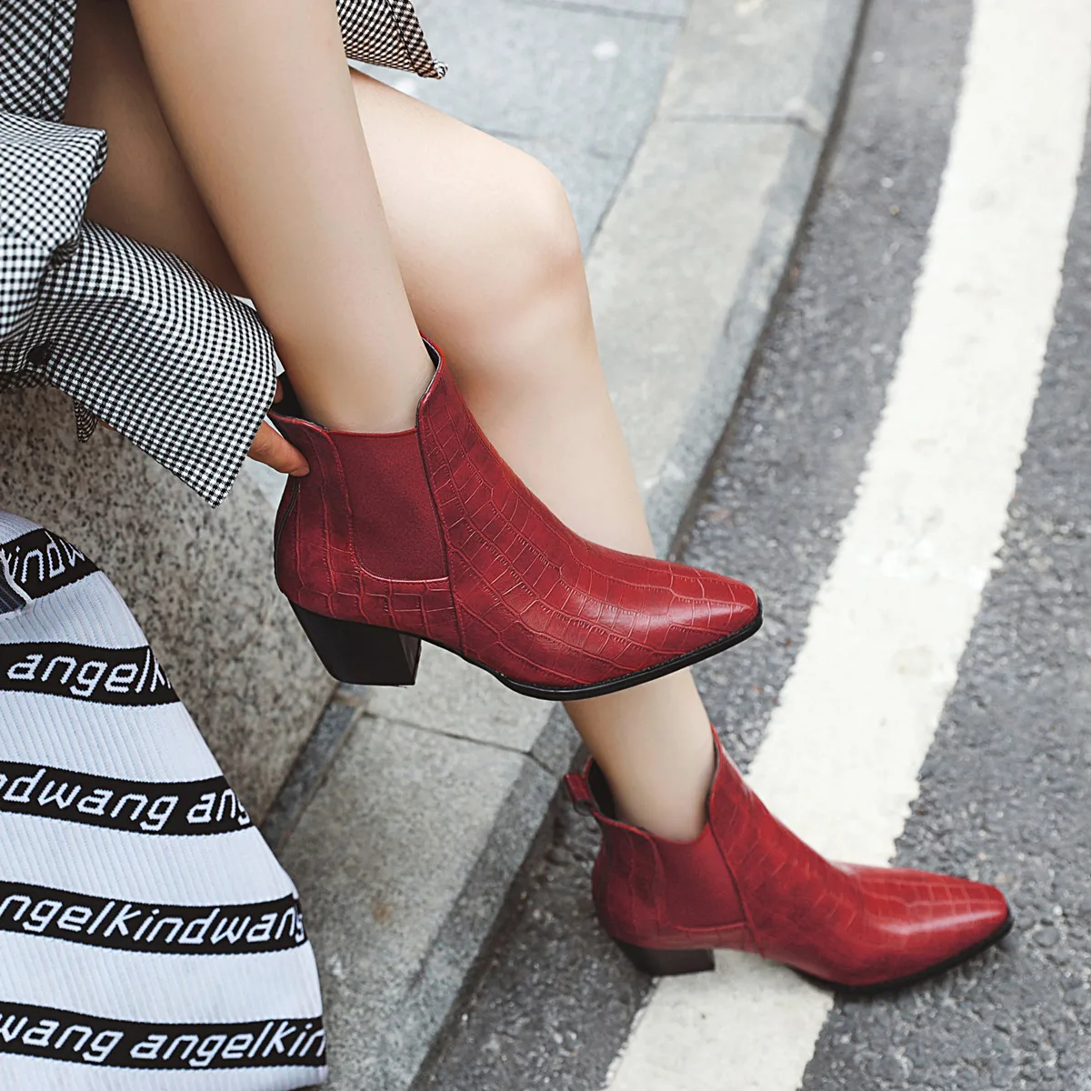 

Женские ботинки с открытым носком, Короткие Пуловеры на толстом каблуке