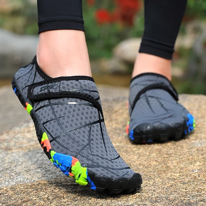 Акватуфли унисекс пляжная обувь для воды красивые женские кроссовки плавания