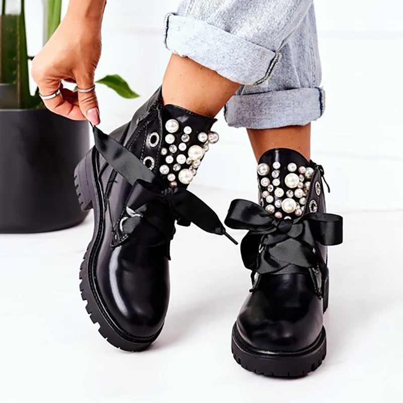 Ботильоны женские байкерские на платформе с жемчугом молнии круглым носком