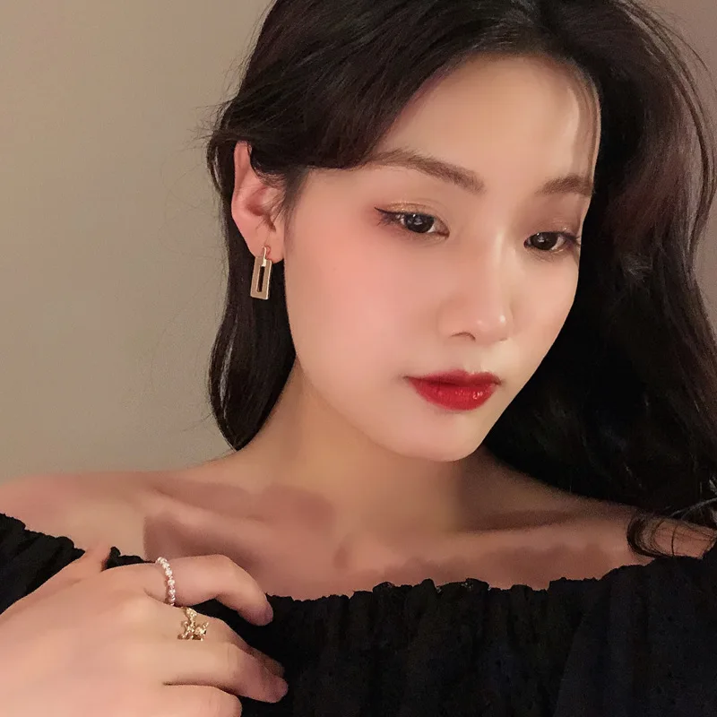 

Temperament Geometric Square Fashion Earrings Glossy Metal European Korean Earings