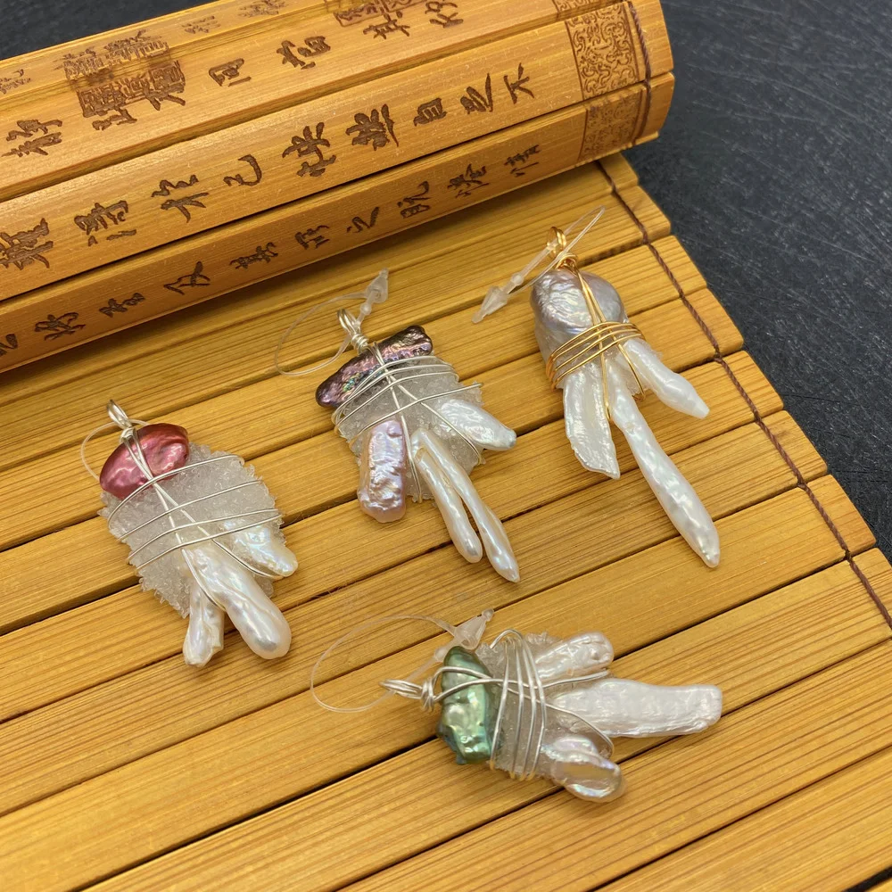 

Natural Pearl Crystal Pendant Chicken Claw Shaped Irregular Pearl Inlay Manual Winding Can Be Used To Make Fashion Necklaces