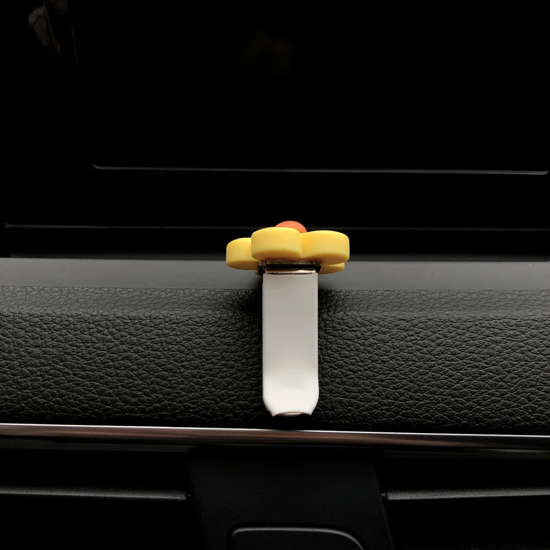 2 предмета в комплекте пять лепестков цветка на выходе воздуха автомобиля клип