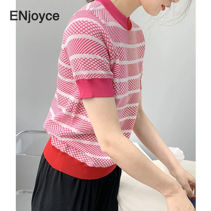 

Fashion Striped Red Knitted T-shirt Women 2021 Spring Summer Korean Style O-Neck Short Sleeve Tee Thin Sweater Cropped Tops