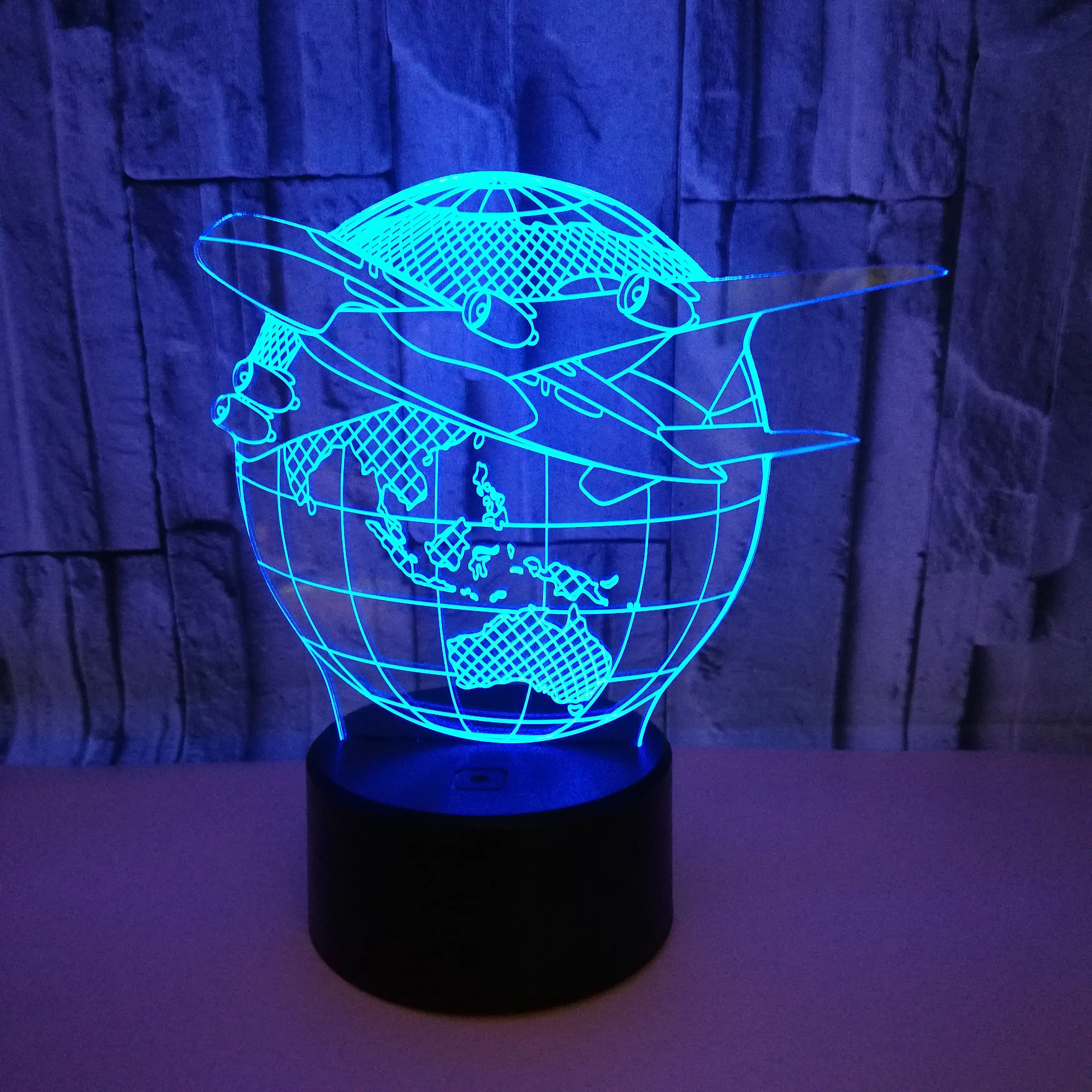 Рисунок 2 - 3d-лампа Plane Fly Earth с дистанционным управлением
