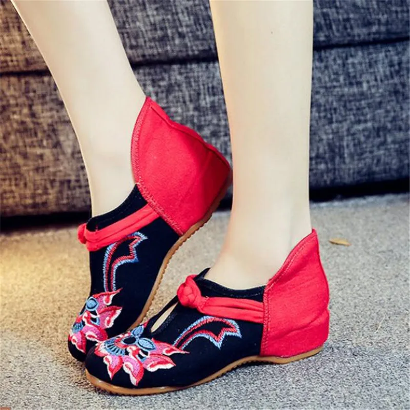 

Women's Winter Cotton Shoes Fashion Chinese Embroidered Handmade Short Boots Ladies Warm Walking Shoes Female Designer Shoes New