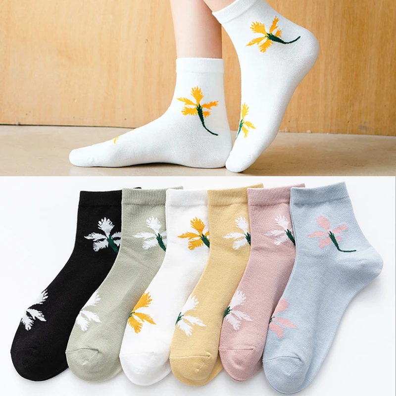 

yishine Hot 5 Pairs New Elegant Flower Women Combed Cotton Socks Women Funny Florals Design Sweet Casual Middle Sock for Girl