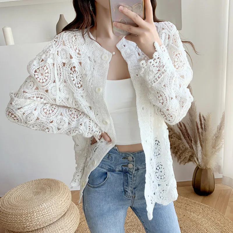 

Korean Vintage Winter Blouses Floral Embroidery Knitted Lace Blouse Women 2022 Hollow Out Elegant Lace Shirt Women Cardigan