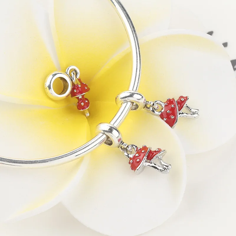 Симпатичные шармы в виде грибов подвеска сделай сам браслет бисер изготовление