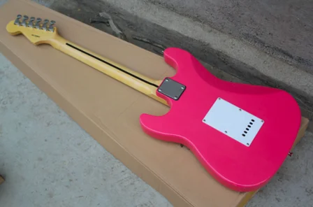 Изготовленный На Заказ Мустанг Гитары с белая накладка в розовом цвете|Гитары| |